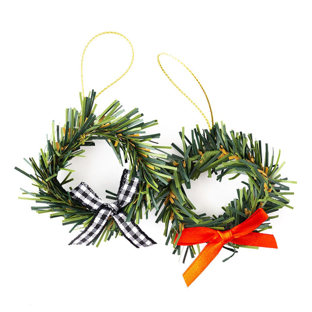 AC Crate Paper Mittens & Mistletoe Wreaths (4 Piece)